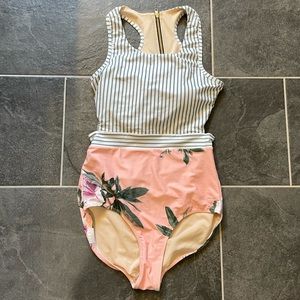 Albion fit Island Fever one pice swim sz lg